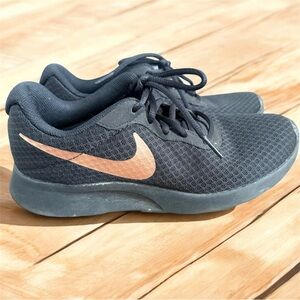 SOLD OUTSIDE OF POSH !!
Nike Athletic Shoes – Black with Rose Gold Logo